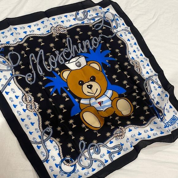 Moschino 100% Seide Silk Scarf NWOT - Picture 1 of 3